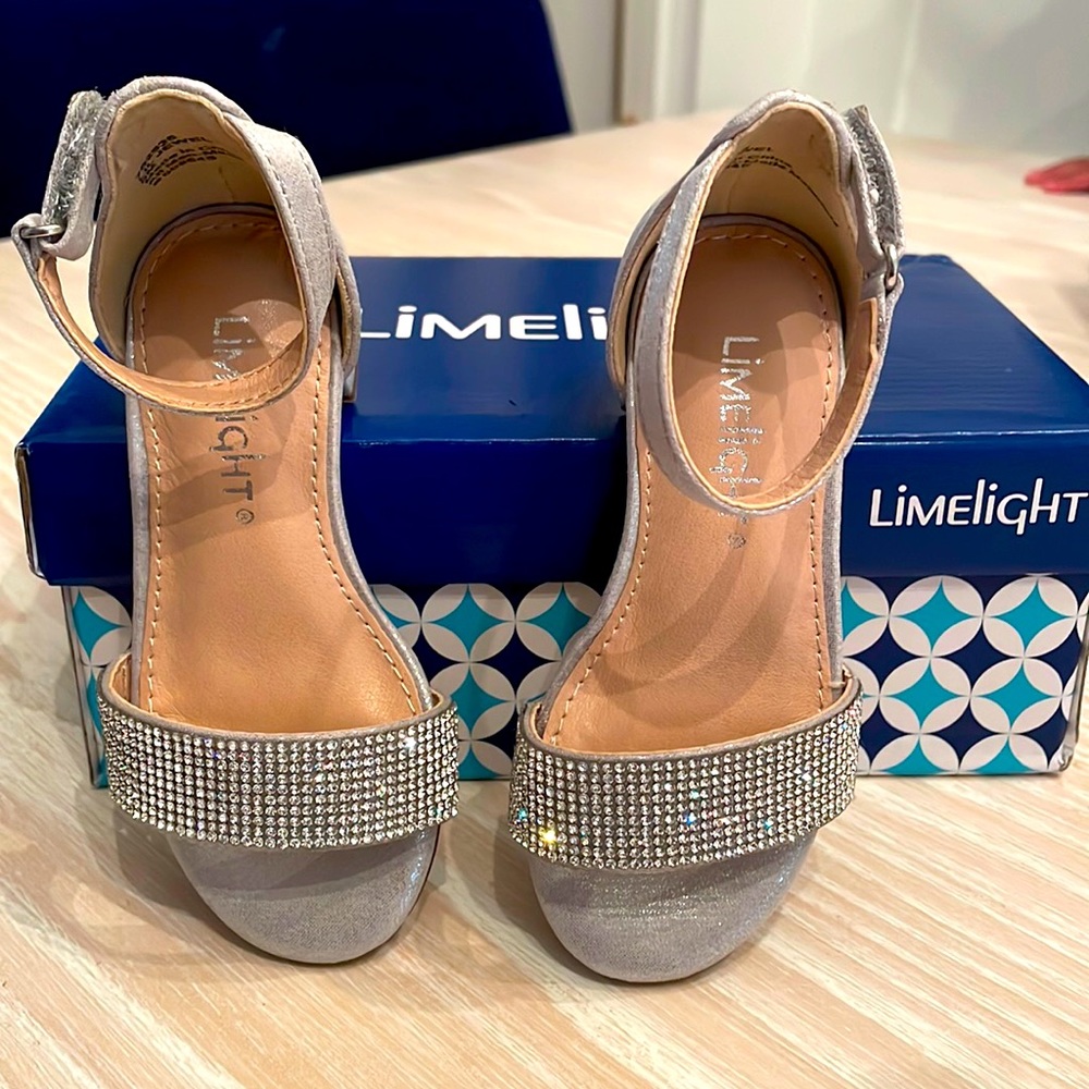 Girl’s Sparkly Jeweled Sandal Sz 6